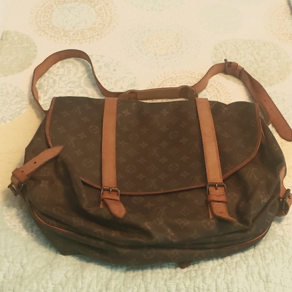 Louis Vuitton Saumur 43